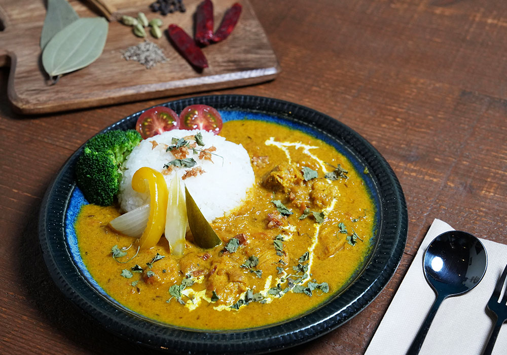 otherland02 OtherLand人気メニュー 酒場のチキンカレー